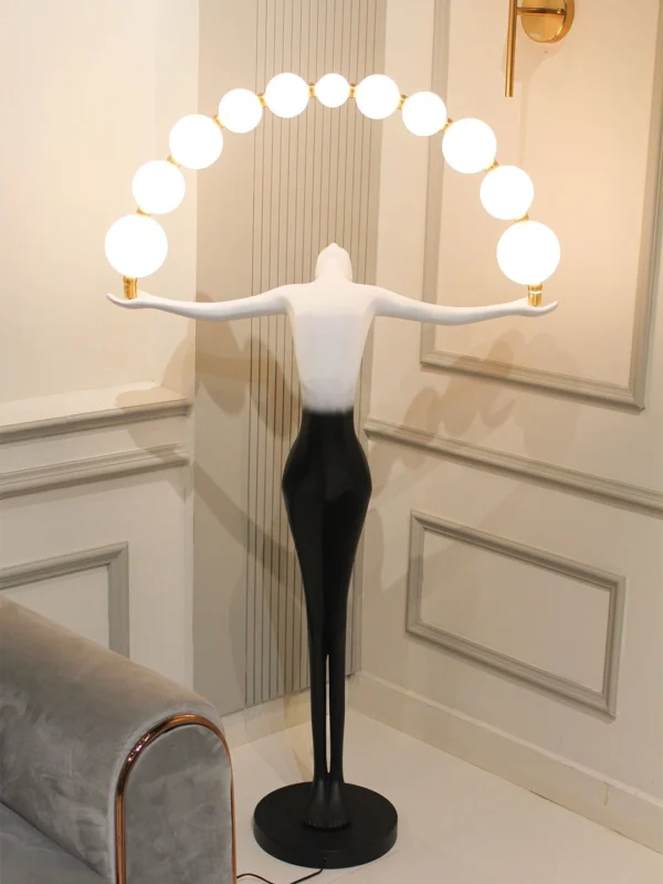 BLACK AND WHITE LADY SCULPTURE LAMP (FLP-9)